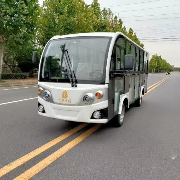 14座观光车助力上海景区