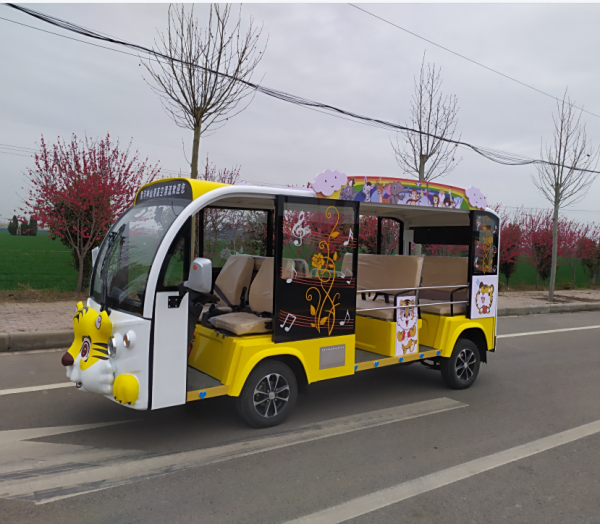 客户定制的老虎观光车试行上路  准备发货