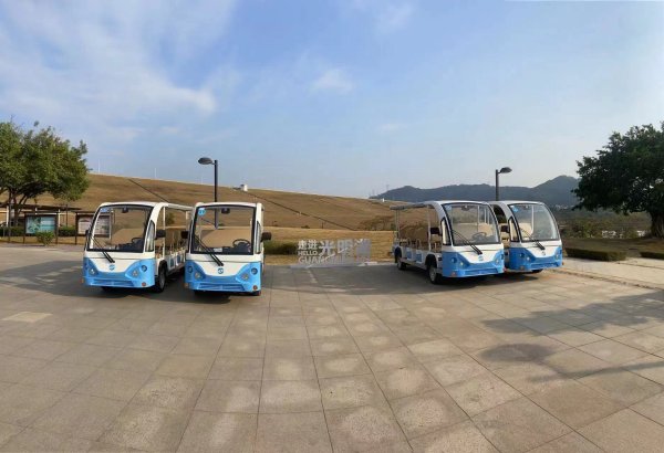 碧水涟漪光明湖 观光电车享旅途