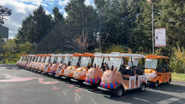傲虎卡通高端代步车成功入驻长春动植物园