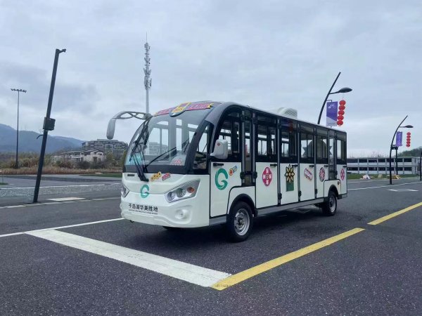 立秋之后天气见凉，来款封闭式的观光车吧