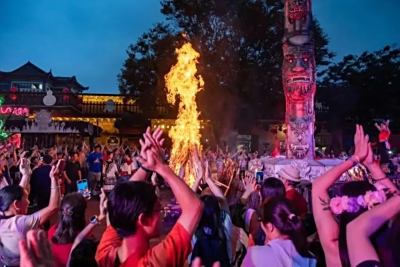 夏季拜水十八游 | 超燃！2025上海影视乐园民族火把狂欢夜，7月7日起盛大来袭！