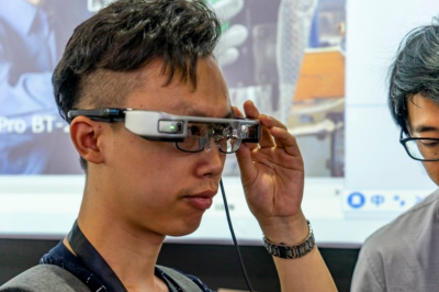 AR眼镜价格解析：企业级市场的经济考量