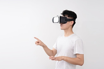 新一代AR眼镜：技术革新与日常应用的融合