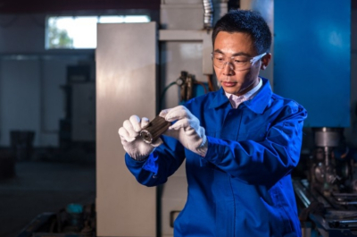 AR眼镜报告：技术革新与行业应用