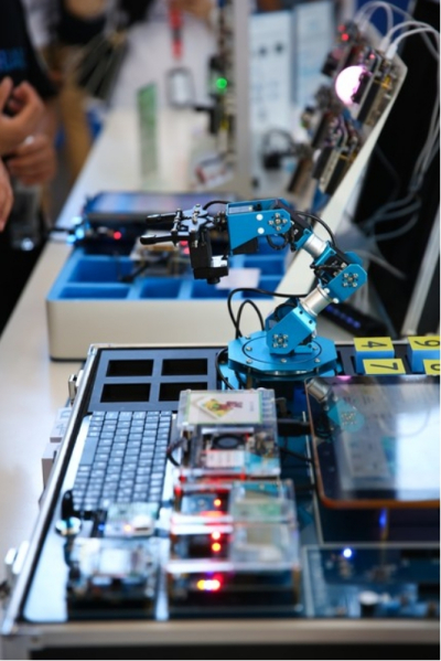 中国AR智能眼镜：技术创新与行业应用的推动者