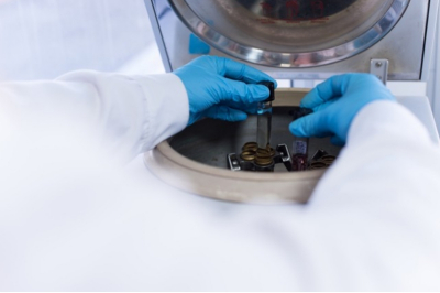 衍射光波导AR眼镜技术演进与工业场景落地实践