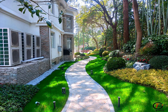 我有一院，旷然典宜