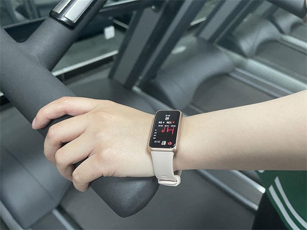 华为手环7来袭  刘畊宏女孩跳操必备！