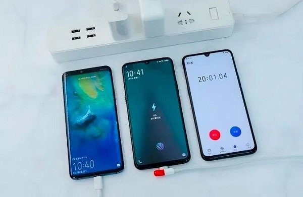 想要手机电池延长  手机充电避开3个误区！