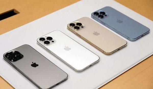 苹果、谷歌集体挤牙膏 智能手机明年更无聊：有钱都不想买