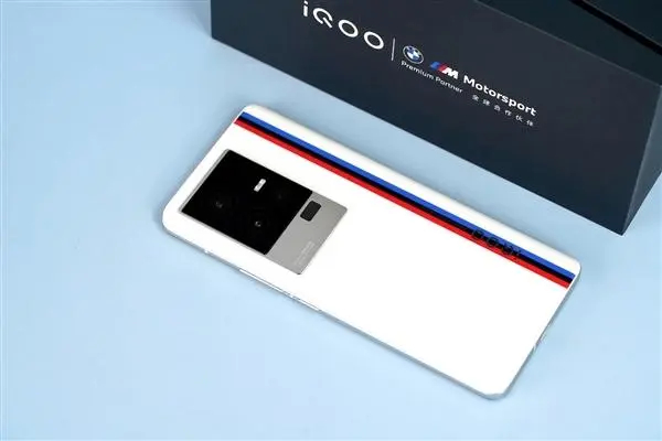 200W超快闪充！iQOO 11系列来了