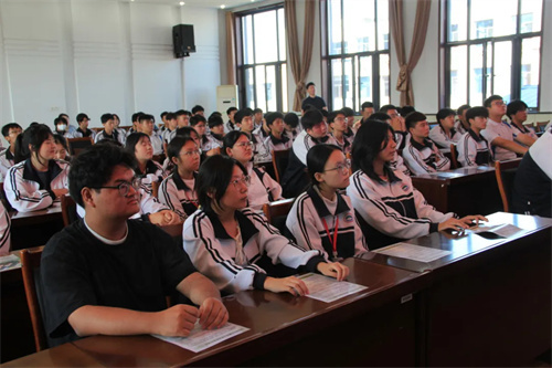 京冀携手搭金桥 助力升学通新径————北理工继教学院留学服务中心走进区职教中心