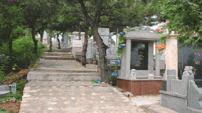 归山陵园环境如何？