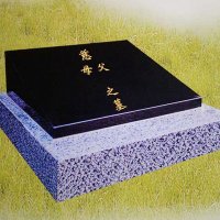 华龙皇家陵园卧碑