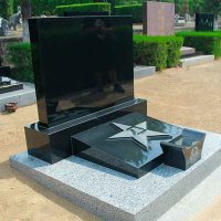 华龙皇家陵园立碑