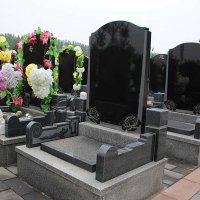 极乐园公墓立碑