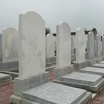 卧龙公墓立碑