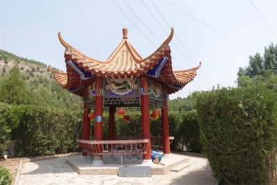 皇家龙山陵园电话是什么？