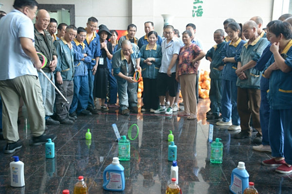 月滿華誕慶雙節 趣享團圓聚人心