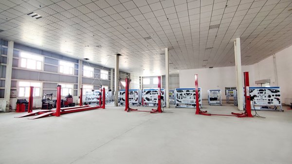 祝贺哈密市伊州区职业高中汽车运用与维修专业实训室顺利完工