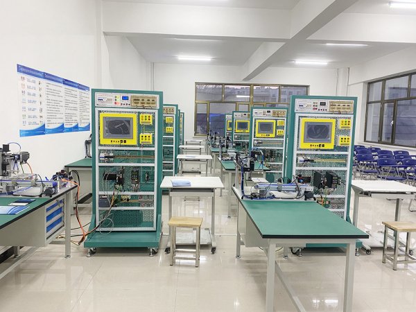 热烈祝贺朝阳市技师学院智能制造体验室及电商实践中心设备、电气教学设备实训室竣工