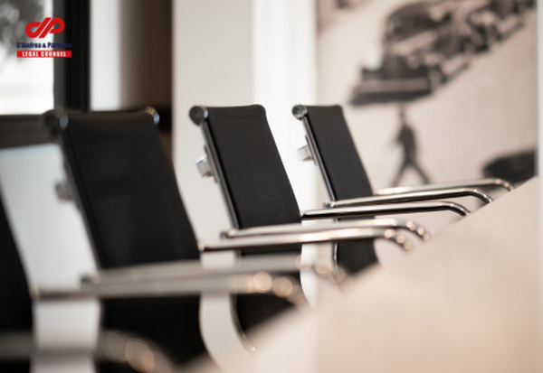 公司股东及董事职权纷争初探