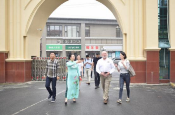 保罗学校迎美国学校来访