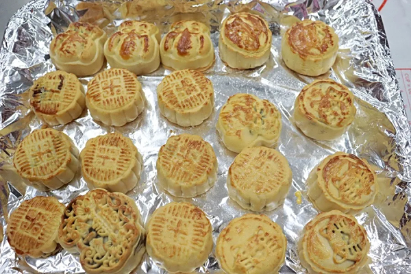 巧手做月饼，月满中秋情——眉山天府新区保罗外国语学校