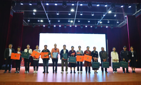 凝心聚力 众志成城 共创学校发展新篇章——天府新区行知学校9月工作总结及表彰大会