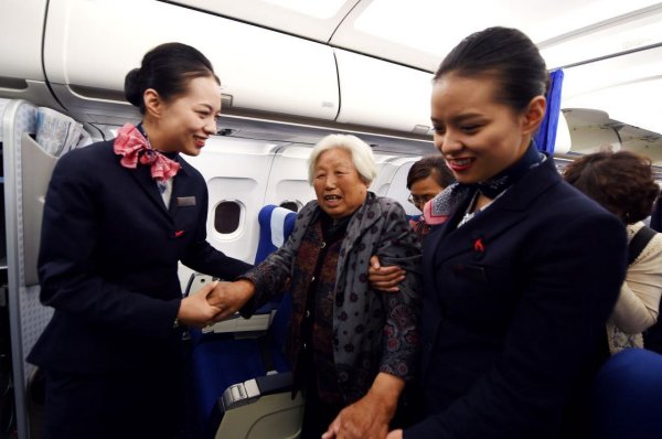 L老年人买机票有限制吗？航旅在线简述老年人乘坐飞机的相关规定