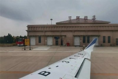 [转发]阿拉善右旗巴丹吉林机场简介和交通线路