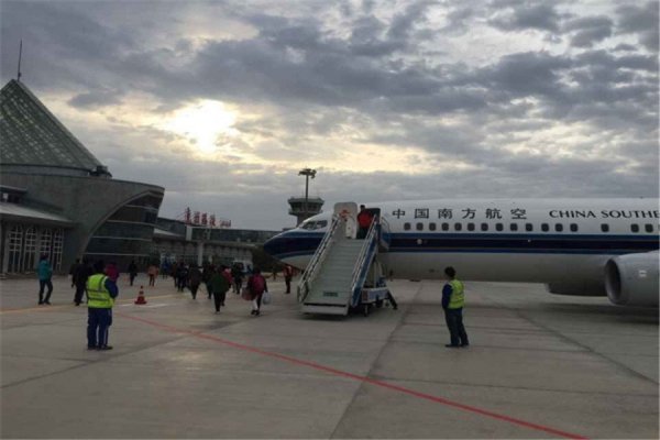 广西百色机场在哪里，百色机场大巴时刻表