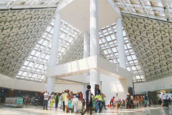 飞机票价格为什么每天不一样？飞机票越晚订越便宜吗？