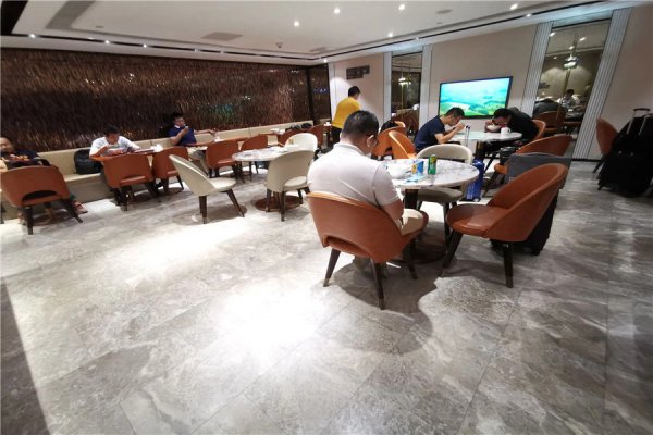 有没有什么可以关注特价机票的平台？电话订机票如何付款？