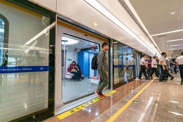 当天飞机票什么时间段最便宜？买机票的微信公众号是哪个？