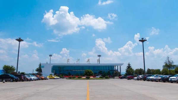 一家三口怎么买飞机票，一家三口飞机怎样坐在一起