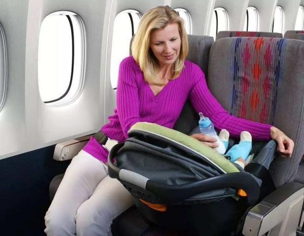 一个大人三个儿童怎么买机票，在微信小程序如何订票