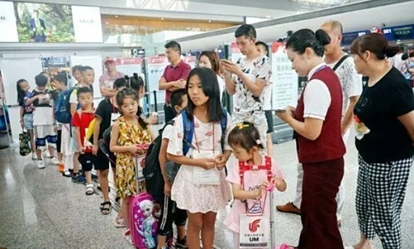 孩子独自飞行机票怎么选？无成人陪同儿童机票购买指南