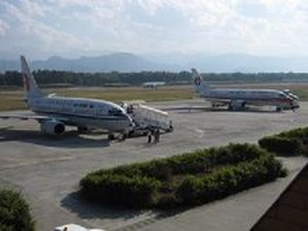 哪里买机票便宜又正规,北京去香港的机票一般多少钱