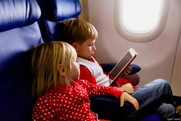 中学生坐飞机可以买学生票吗？14岁中学生是买成人票还是学生票