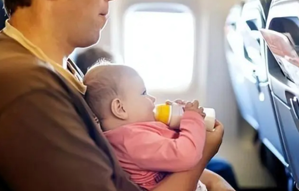 小孩没有上户口能不能坐飞机，小孩多大可以坐飞机?