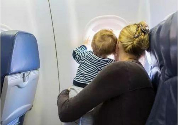 婴儿坐飞机有没有自己的座位？如何给婴儿购买机票