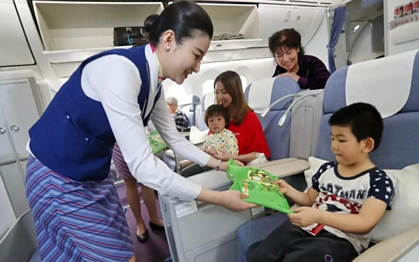 买机票时忘了给孩子一起订,怎么办