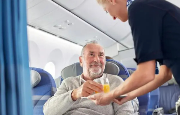 老人无人陪护机票如何购买，70岁以上老人坐飞机最新规定2025
