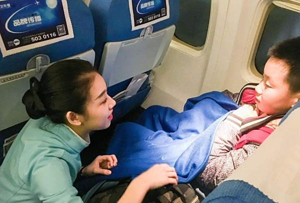 两个儿童单独乘坐飞机怎么买票