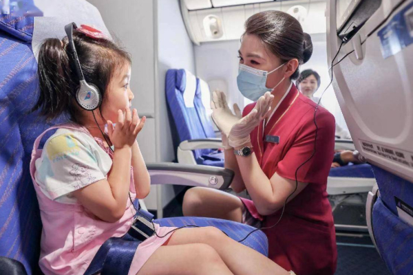 国内儿童机票怎么收费，大人带儿童机票怎么订便宜