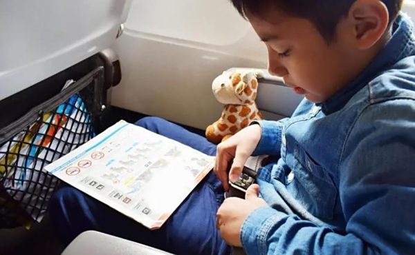 东方航空小孩飞机票怎么买，10岁孩子单独坐飞机要办什么手续