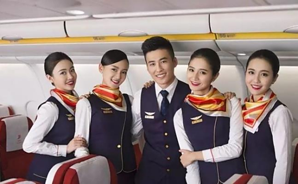 70岁老人可以带儿童乘坐飞机吗，老人携带儿童怎么订机票