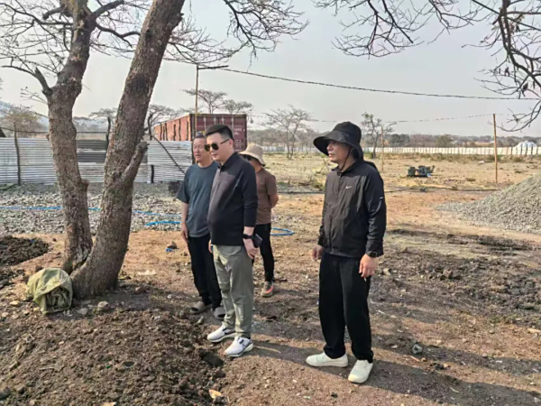 金昂控股集团董事长柯向金一行赴非洲巡查项目